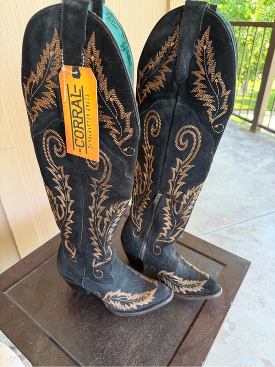 Corral Shoes - Corral Black Suede Boots with Gold Embroidery